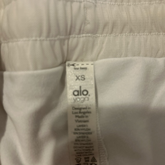 alo x-small white shorts - Picture 5 of 5